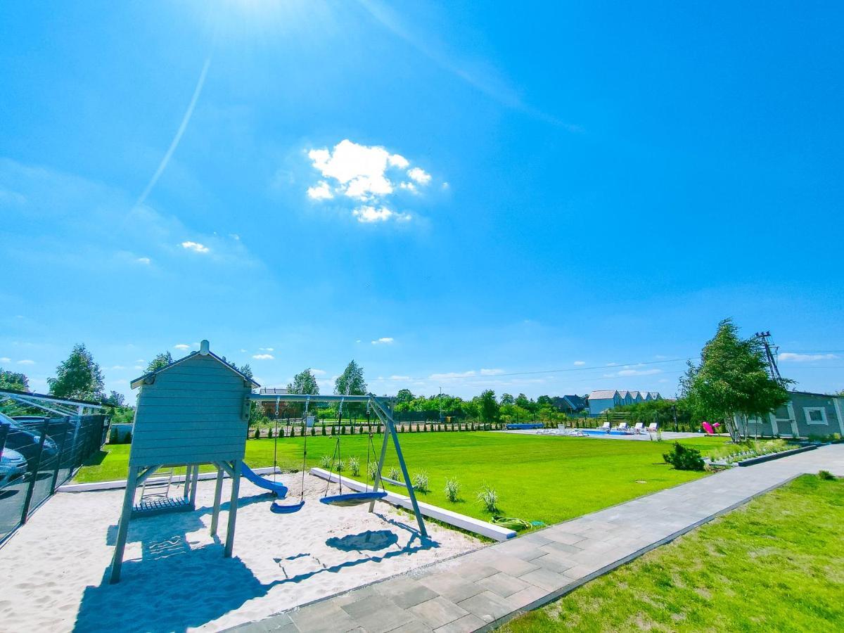 Slonce I Woda Domki Caloroczne, Klimatyzacja, Podgrzewany Basen, Bezplatny Parking Leba Luaran gambar